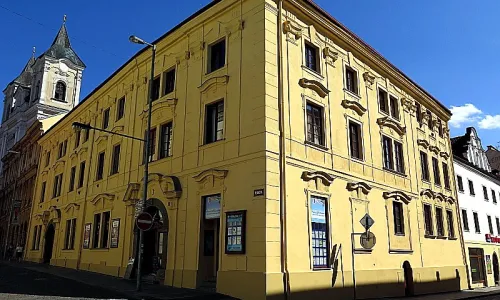 Domym čp. 3 a 4