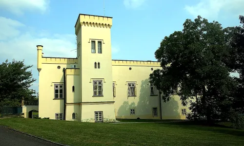 Leontýnský zámek