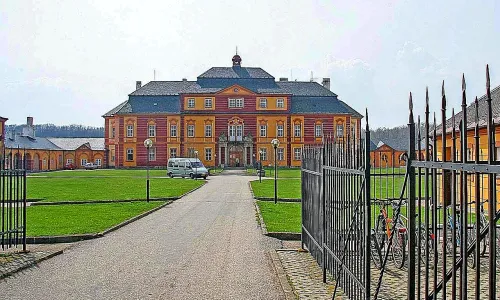 Zámek Chroustovice