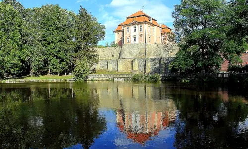 Zámek Chvalkovice