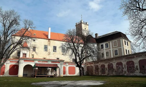 Zámek Police