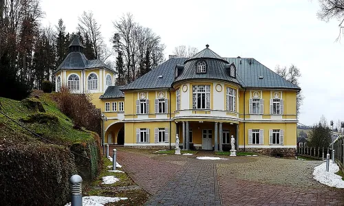zámek Kněžice (Petrovice u Sušice)
