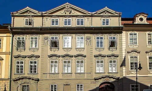 Palác Lažanských ve Sněmovní