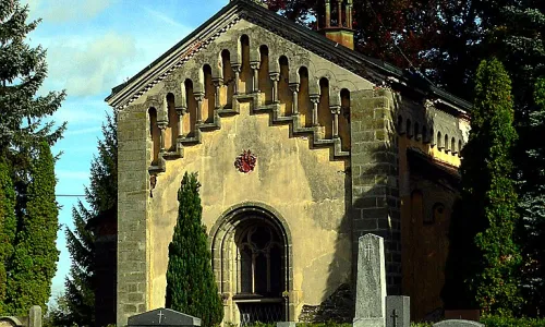 Hřbitovní kaple s hrobkou Thun-Hohensteinů
