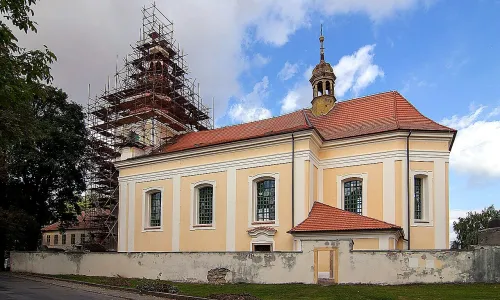Kostel Nanebevzetí Panny Marie (Chorušice)