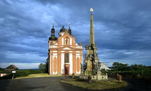 Kostel Nejsvětější Trojice ve Valči