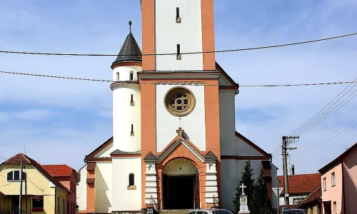 Kostel Povýšení svatého Kříže (Uhřínov)