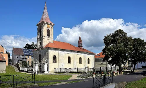 Kostel svatého Apolináře (Modlany)