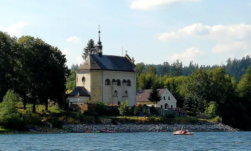 Kostel svatého Jana Nepomuckého (Karlovec)