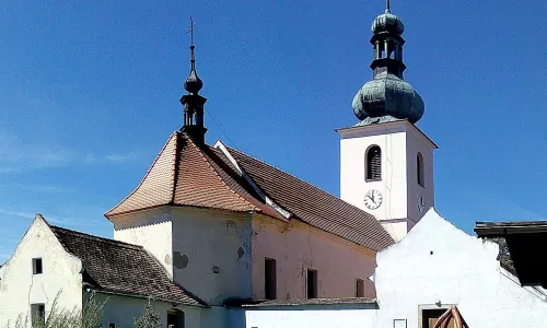 Kostel svatého Jana Nepomuckého s farou