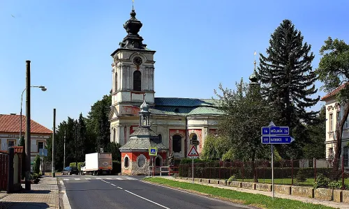 Kostel svatého Petra a Pavla (Bezno)