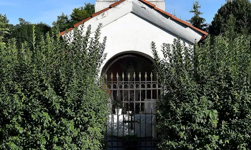 kaple se zvoničkou a zvonem