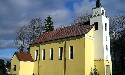 kostel Nanebevzetí Panny Marie (Puklice)