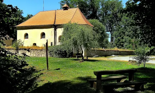kostel svatého Archanděla Michaela (Valy)