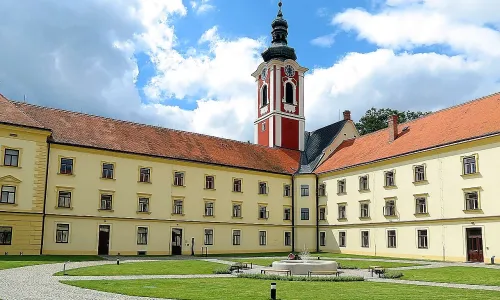 Klášter Pacov