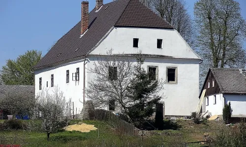 Horní tvrz ve Volfarticích