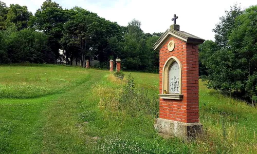 Křížová cesta na horu Tábor