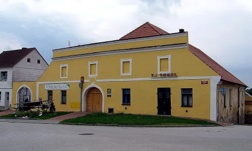 Pivovar (Lišov)