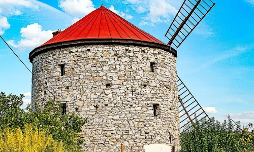 větrný mlýn (Ostrov u Macochy)