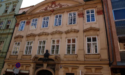 MacNevenův palác