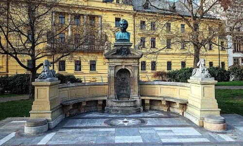 Pomník Vítězslava Hálka na Karlově náměstí v Praze