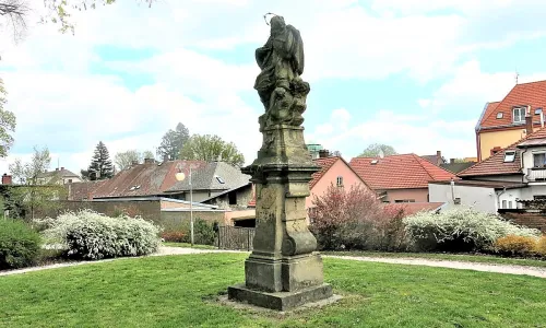 Socha svatého Jana Nepomuckého (Nový Bydžov, park)
