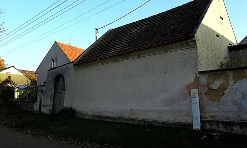 Stodola a brána usedlosti čp. 2