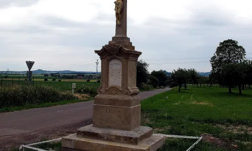 kamenný kříž z roku 1876