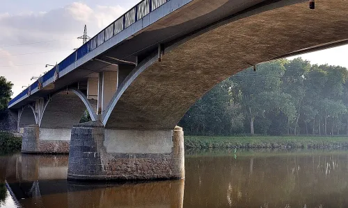 most přes Labe v Kostelci nad Labem