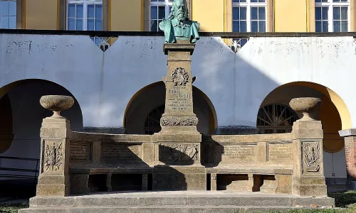 pomník Viktorina Kornela ze Všehrd