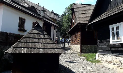 Dům čp. 105 se studnou