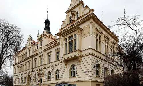 Radnice a škola v Bubenči