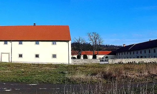 Červený dvůr (Jenišovice)