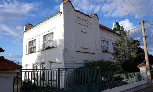 škola (Záryby)