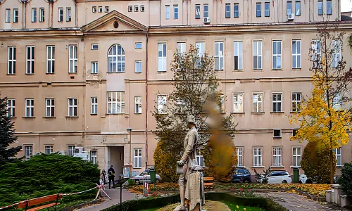 Budova Všeobecné fakultní nemocnice v Praze