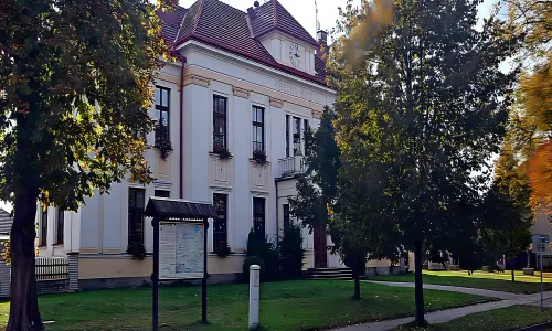 Budova základní školy v Libranticích