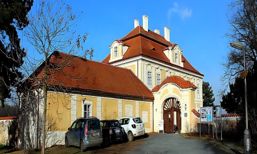 Horní zámek Panenské Břežany