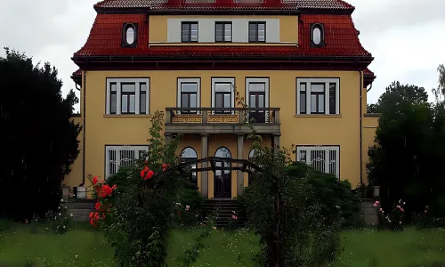 Zámek Cvrčovice