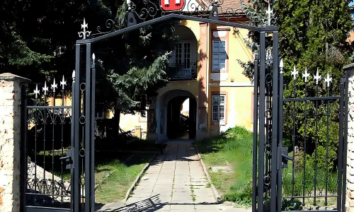 Zámek Dobromilice