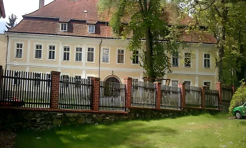 Zámek Těchobuz