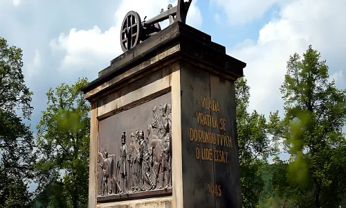 Královské pole s pomníkem Přemysla Oráče