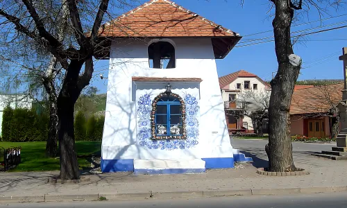 Návesní zvonice v Louce