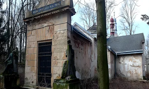 Hrobka Kinských v Budenicích