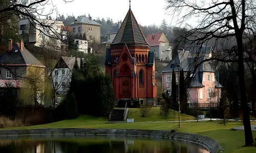 Kaple svatého Kříže, hrobka rodiny Lichnovských