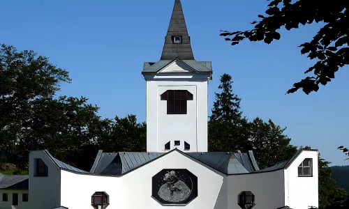 Kostel Panny Marie Pomocné (Zlaté Hory)