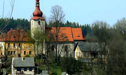 Kostel Všech svatých se zříceninou kostela svaté Markéty