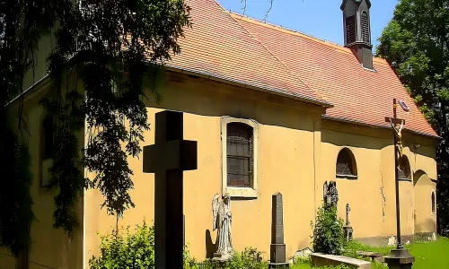 Kostel svatého Mikuláše s tvrzištěm