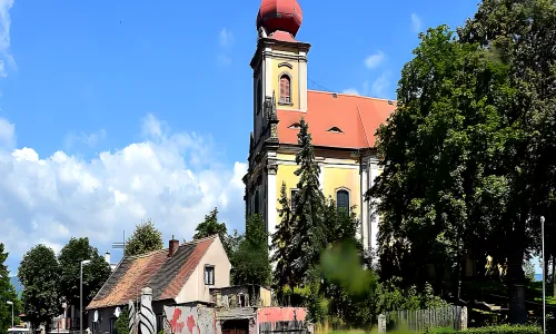 Kostel svatého Petra a Pavla (Jeníkov)