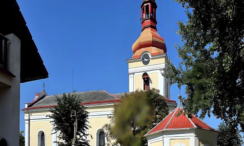 Kostel svatého Petra a Pavla (Milovice u Hořic)