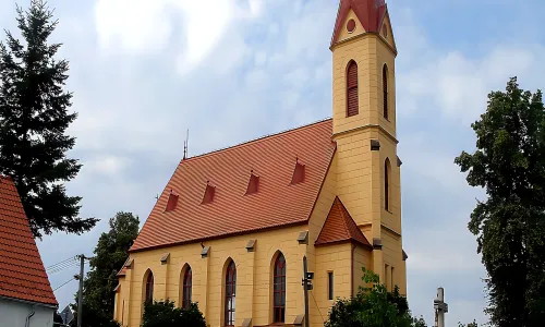 Kostel svatých Filipa a Jakuba (Slavče)